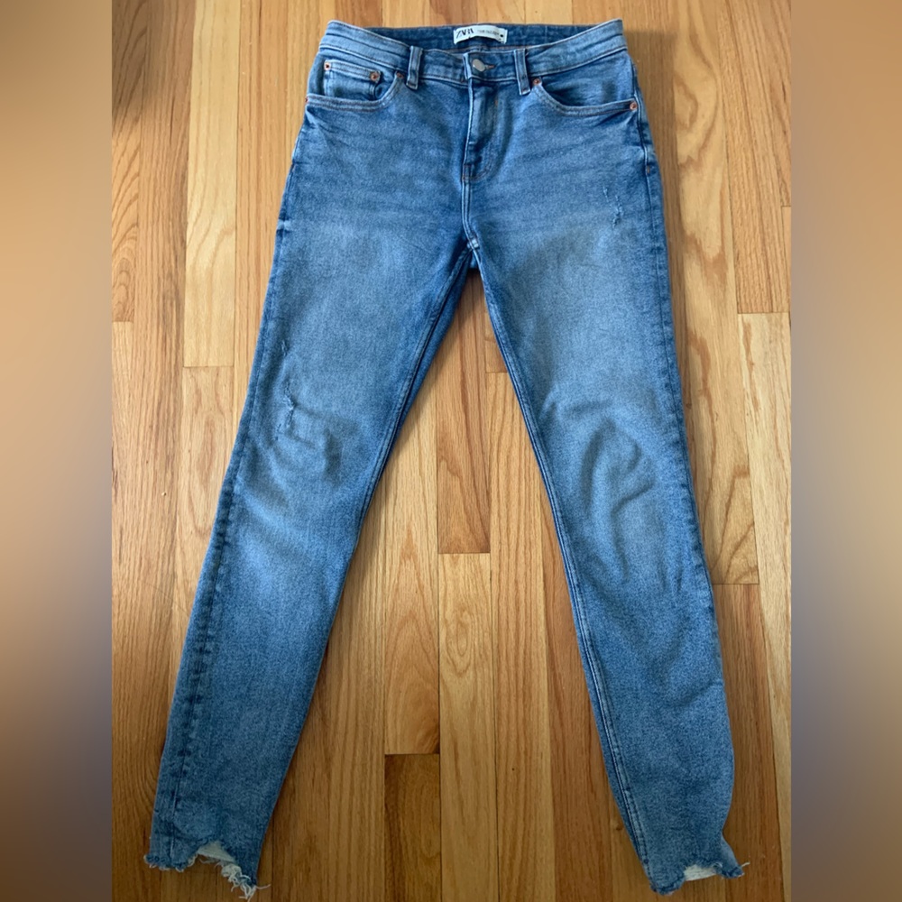 Zara size 6 hi-rise distressed ankle jeans